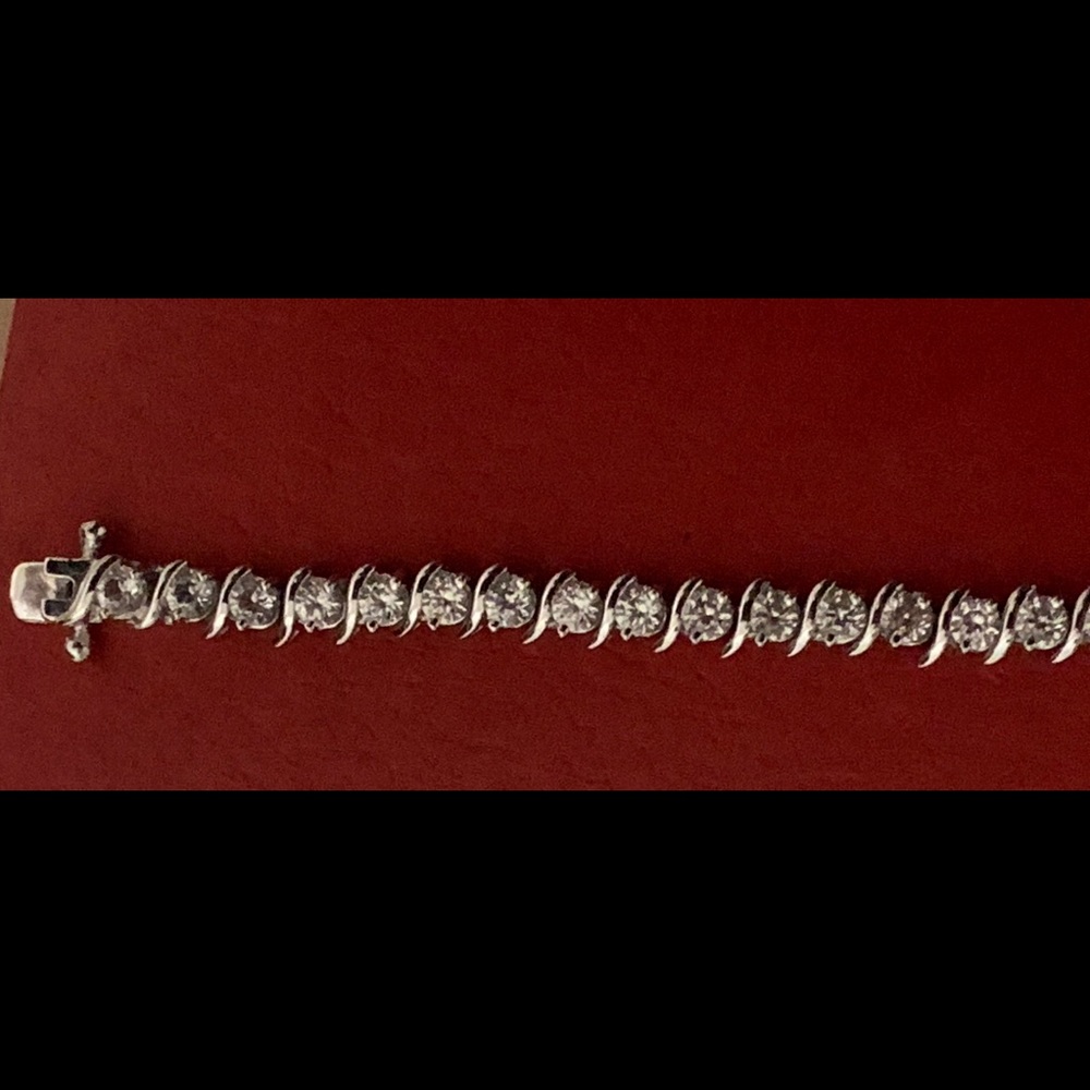 Diamond tennis bracelet